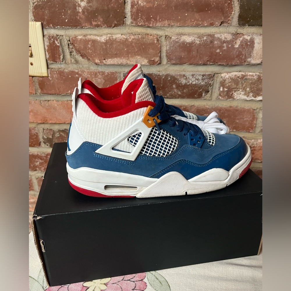AIR JORDAN 4 RETRO (GS) size 7Y - Picture 3 of 11